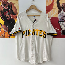Cargar imagen en el visor de la galería, Beisbolera Pittsburgh Pirates Russell Athletic Vintage Early/Mid 90s- L