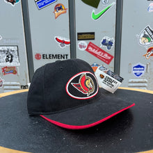 Cargar imagen en el visor de la galería, BNWT Gorra Ottawa Senators 90s CCM Vintage