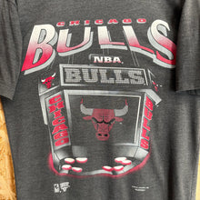 Cargar imagen en el visor de la galería, Camiseta Chicago Bulls Early/Mid 90s Magic Johnson T’S Vintage - L/XL