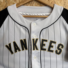 Lade das Bild in den Galerie-Viewer, Beisbolera New York Yankees Y2K Majestic Vintage- M/L