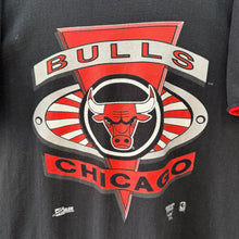 Carregar imagem no visualizador da galeria, Camiseta Chicago Bulls Late 90s Salem Sportswear Vintage - L/XL