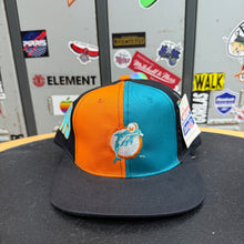 Carregar imagem no visualizador da galeria, BNWT Gorra Miami Dolphins 1993 AMCAP Vintage