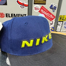 Carregar imagem no visualizador da galeria, BNWT Gorra Nike 1998 Vintage