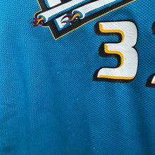 Cargar imagen en el visor de la galería, Camiseta Detroit Pistons Road 1999/00 Grant Hill #33 Champion Vintage - M YOUTH