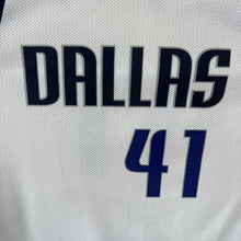 Cargar imagen en el visor de la galería, Camiseta Dallas Mavericks Home 2000-03 Dirk Nowitzki #41 Champion Vintage - XS/S