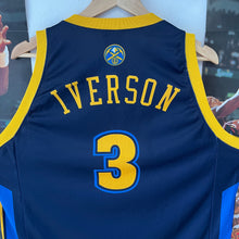 Cargar imagen en el visor de la galería, Camiseta Denver Nuggets Allen Iverson #3 Champion Vintage - L/XL
