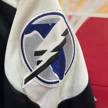 Cargar imagen en el visor de la galería, Camiseta Tampa Bay Lightning 1996 Ciccarelli #22 Road Bauer Vintage - L/XL