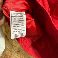 Cargar imagen en el visor de la galería, BNWT Chaqueta Ligera Atlanta Hawks 2018 Mitchell & Ness Vintage - M/L