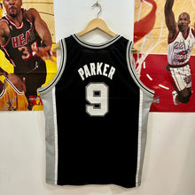 Cargar imagen en el visor de la galería, Camiseta Swingman San Antonio Spurs Road 2001-03 Tony Parker #9 Champion Vintage - XL/XXL