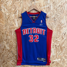 Carregar imagem no visualizador da galeria, Camiseta Detroit Pistons 2004/05 Road Richard “Rip” Hamilton #32 Reebok Vintage - S/M