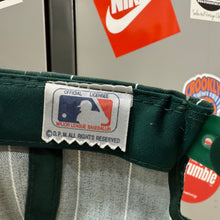 Carregar imagem no visualizador da galeria, BNWT Gorra Oakland Athletics 90s Drew Pearson Vintage