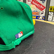 Carregar imagem no visualizador da galeria, BNWT Gorra Oakland Athletics Early 90s AMCAP Vintage
