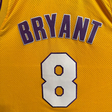 Load image into Gallery viewer, Camiseta Los Angeles Lakers 2004/06 Home Kobe Bryant #8 Champion Vintage - XL/XXL