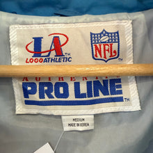 Cargar imagen en el visor de la galería, Chaqueta Ligera Carolina Panthers Logo Athletic “Sharktooth” 1994 Vintage - M/L