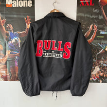 Cargar imagen en el visor de la galería, Chaqueta Chicago Bulls Chalk Line Late 80s/Early 90s Vintage - M/L