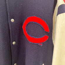 Cargar imagen en el visor de la galería, Chaqueta Bomber Varsity Cleveland Indians Identity INC Vintage 90’s - L/XL
