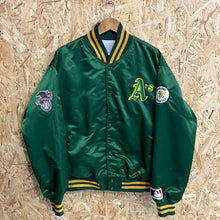 Cargar imagen en el visor de la galería, Chaqueta Bomber Satinada Oakland Athletics 80’s Pyramid Vintage - L/XL