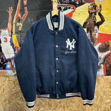 Carregar imagem no visualizador da galeria, Chaqueta Bomber New York Yankees Early 00’s GIII Sports Vintage - M/L