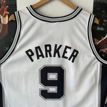 Cargar imagen en el visor de la galería, Camiseta San Antonio Spurs Home 2001/03 Tony Parker #9 Champion Vintage - XL/XXL