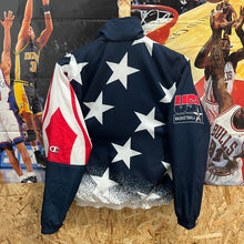 Cargar imagen en el visor de la galería, Chaqueta Ligera USA Dream Team Toronto 1994 Champion Vintage - XS/S