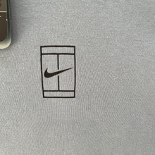 Cargar imagen en el visor de la galería, BNWT Camiseta Nike Court Early 00’s Vintage - M/L