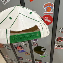 Carregar imagem no visualizador da galeria, BNWT Gorra Miami Hurricanes 90s CMP Vintage