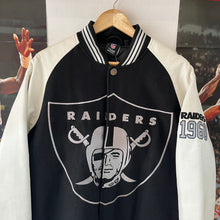 Load image into Gallery viewer, Chaqueta Bomber Varsity Oakland Raiders Team Apparel Y2K - M/L