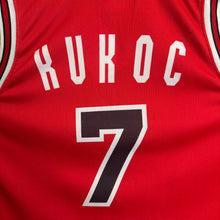 Cargar imagen en el visor de la galería, Camiseta Chicago Bulls Road 1998/99 Toni Kukoc #7 Champion Vintage - M/L