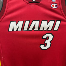 Cargar imagen en el visor de la galería, Camiseta Miami Heat 2009/10 Alternate Dwayne Wade #3 Champion Vintage - M/L