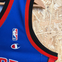 Carregar imagem no visualizador da galeria, Camiseta New York Knicks Road 2008/10 Danilo Gallinari #8 Champion Vintage - S/M