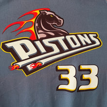 Cargar imagen en el visor de la galería, Camiseta Detroit Pistons Road 1996-97 Grant Hill #33 Champion Vintage - M/L