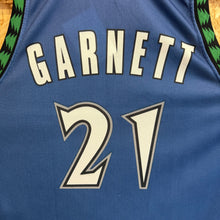 Carregar imagem no visualizador da galeria, Camiseta Minnesota Timberwolves 2000/03 Road Kevin Garnett #21 Champion Vintage - M/L