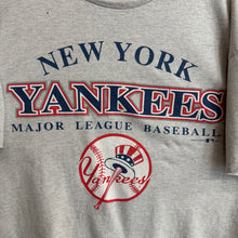 Cargar imagen en el visor de la galería, Camiseta New York Yankees 1997 Hanes Vintage - L/XL