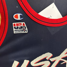 Charger l'image dans la galerie, Camiseta USA Basketball 1996 Road Grant Hill #5 Champion Vintage - L/XL