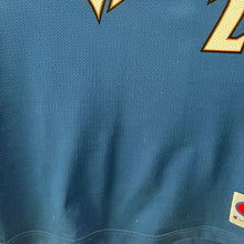 Carregar imagem no visualizador da galeria, Camiseta Washington Wizards Road 2001-03 Michael Jordan #23 Champion Vintage - XL Youth