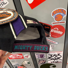 Load image into Gallery viewer, BNWT Gorra Anaheim Mighty Ducks Late 90s Starter Vintage