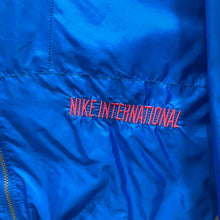 Cargar imagen en el visor de la galería, Chaqueta Nike International Late 80’s/ Early 90’s Vintage - S/M