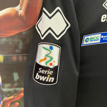 Load image into Gallery viewer, Camiseta Manga Larga Grossetto 2012-13 Third Yaw Asante #5 Match Worn/ Player Issue Errea - S/M