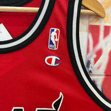 Cargar imagen en el visor de la galería, Camiseta Miami Heat Alternate 1995-96 Alonzo Mourning #33 Champion Vintage - M/L