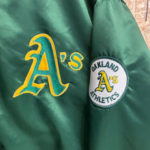 Cargar imagen en el visor de la galería, Chaqueta Bomber Satinada Oakland Athletics 80’s Pyramid Vintage - L/XL