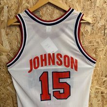 Carica l'immagine nel visualizzatore di Gallery, Camiseta USA Basketball 1992 Home Magic Johnson #15 Champion Vintage - L/XL