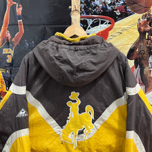 Cargar imagen en el visor de la galería, Chaqueta Wyoming Cowboys 1994 Apex One Vintage - XL/XXL