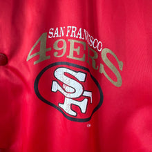 Cargar imagen en el visor de la galería, Chaqueta Bomber Satinada San Francisco 49ers Chalk Line Early 90’s Vintage - M/L
