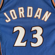 Charger l'image dans la galerie, Camiseta Washington Wizards Road 2001-03 Michael Jordan #23 Champion Vintage - XS