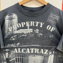 Cargar imagen en el visor de la galería, Camiseta Property of Alcatraz 1999 AAA Vintage - M