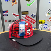Carregar imagem no visualizador da galeria, BNWT Gorra San Francisco 49ers 90s Drew Pearson Vintage