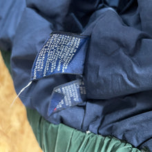 Cargar imagen en el visor de la galería, Plumas Tommy Hilfiger Vintage 90’s - M/L