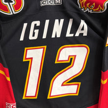 Load image into Gallery viewer, Camiseta Calgary Flames 2003/06 Third Jarome Iginla CCM Vintage - S/M YOUTH