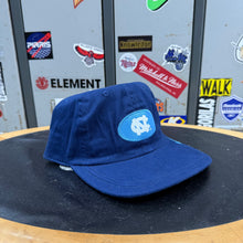 Cargar imagen en el visor de la galería, BNWOT Gorra North Carolina Tar Heels 1998 Nike Vintage
