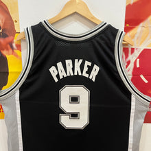 Cargar imagen en el visor de la galería, Camiseta Swingman San Antonio Spurs Road 2001-03 Tony Parker #9 Champion Vintage - XL/XXL